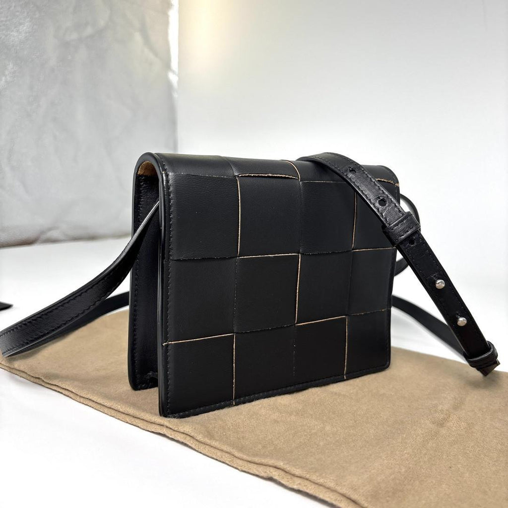 Bottega Veneta Maxi Intrecciato Cassette Shoulder Bag — view 3
