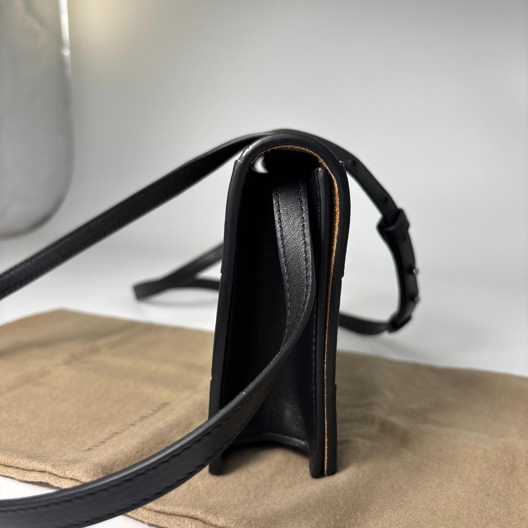 Bottega Veneta Maxi Intrecciato Cassette Shoulder Bag — view 4