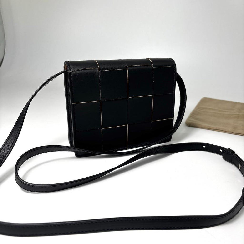 Bottega Veneta Maxi Intrecciato Cassette Shoulder Bag — view 5