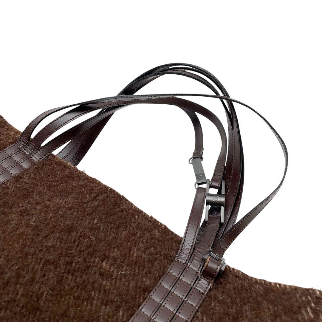 Chanel Shearling Leather Logo Hand Tote Brown — view 7