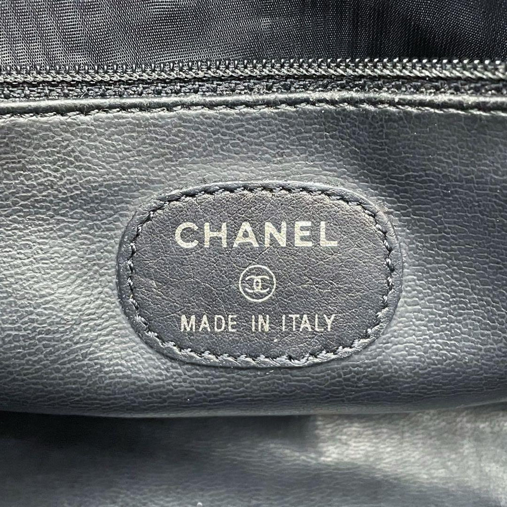Chanel Caviar Leather CC Logo Pouch Clutch — view 8