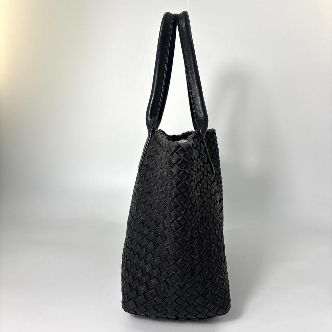 Bottega Veneta Intrecciato Cabas PM Tote Bag Black — view 4