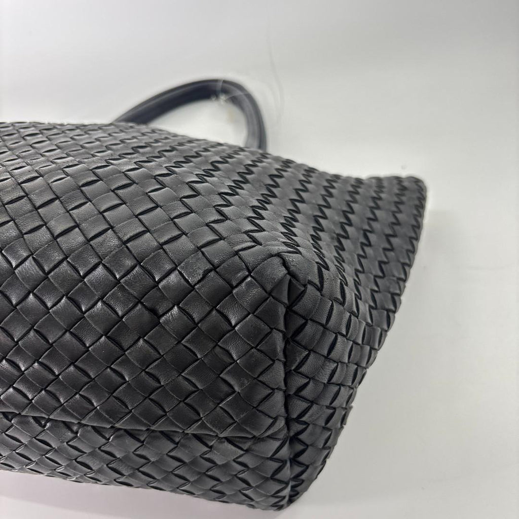 Bottega Veneta Intrecciato Cabas PM Tote Bag Black — view 8