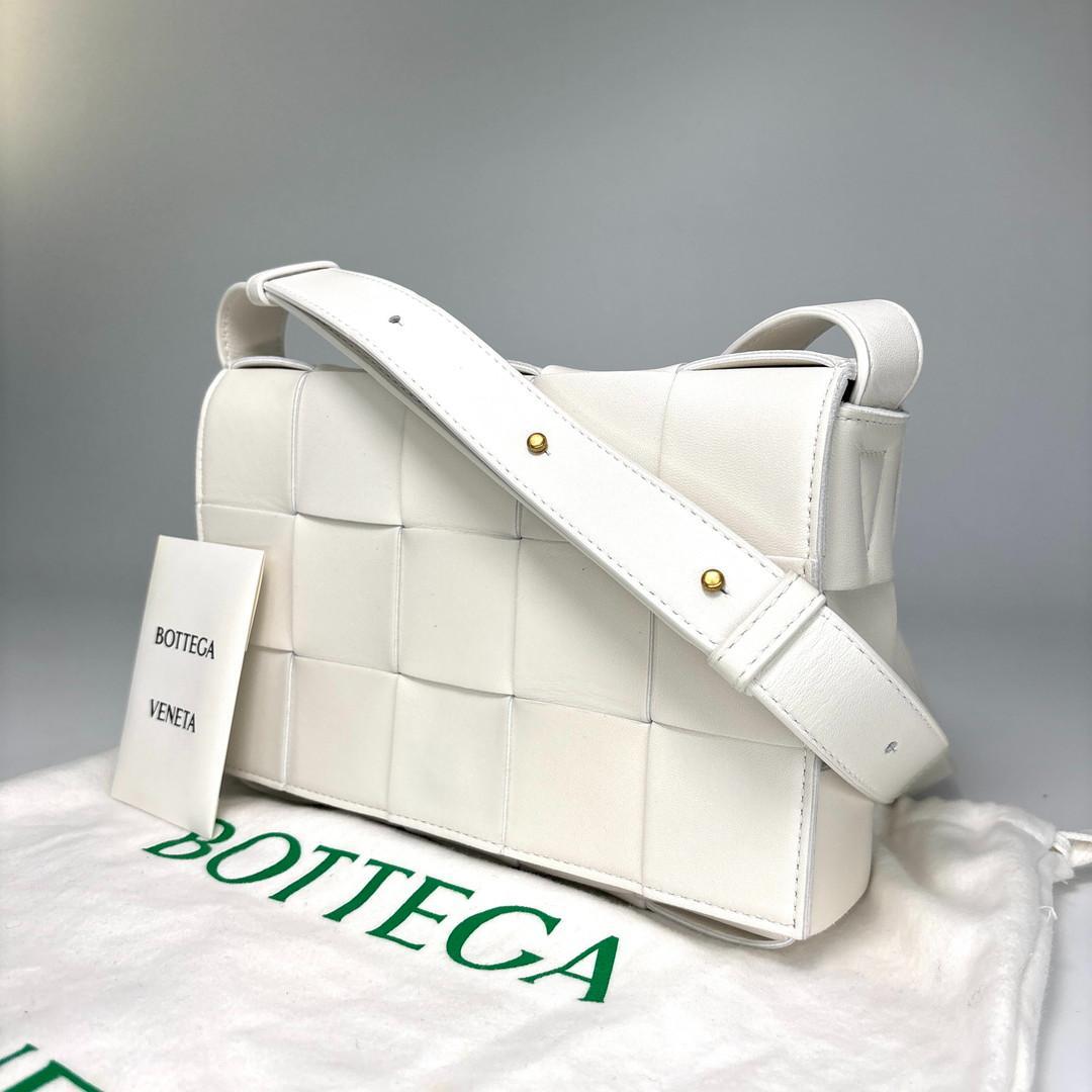 Bottega Veneta Cassette Maxi Intrecciato Shoulder — view 2