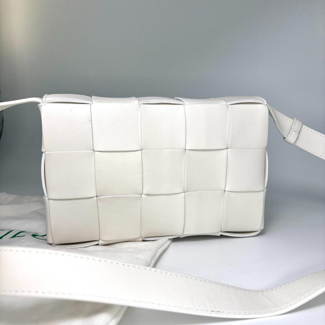 Bottega Veneta Cassette Maxi Intrecciato Shoulder — view 5