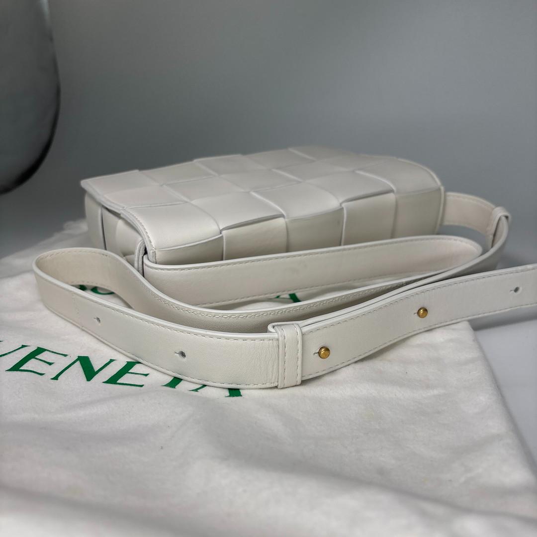 Bottega Veneta Cassette Maxi Intrecciato Shoulder — view 6
