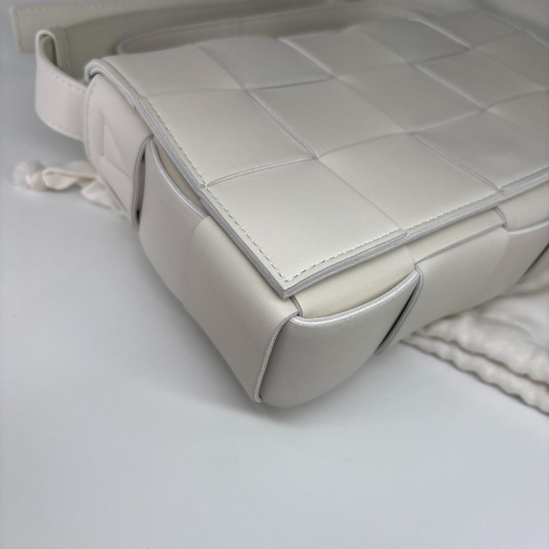 Bottega Veneta Cassette Maxi Intrecciato Shoulder — view 8