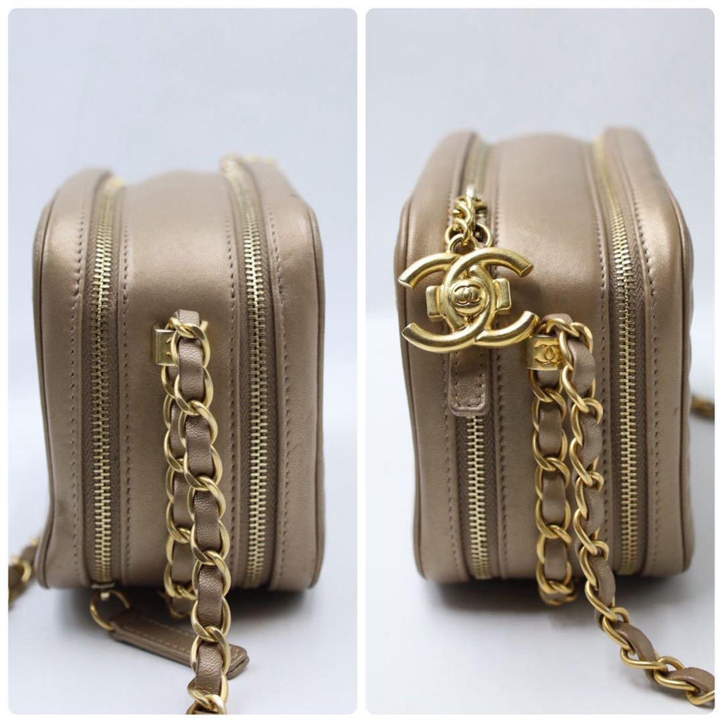 Chanel Camera Bag Blanc Zu Gold — view 5