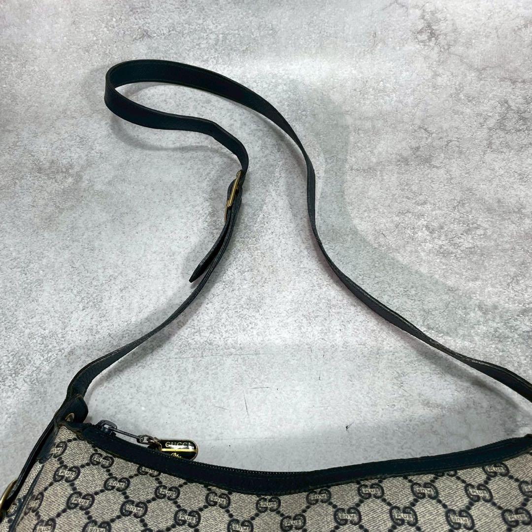 Gucci GG Shoulder Bag Navy Beige Leather Logo — view 4