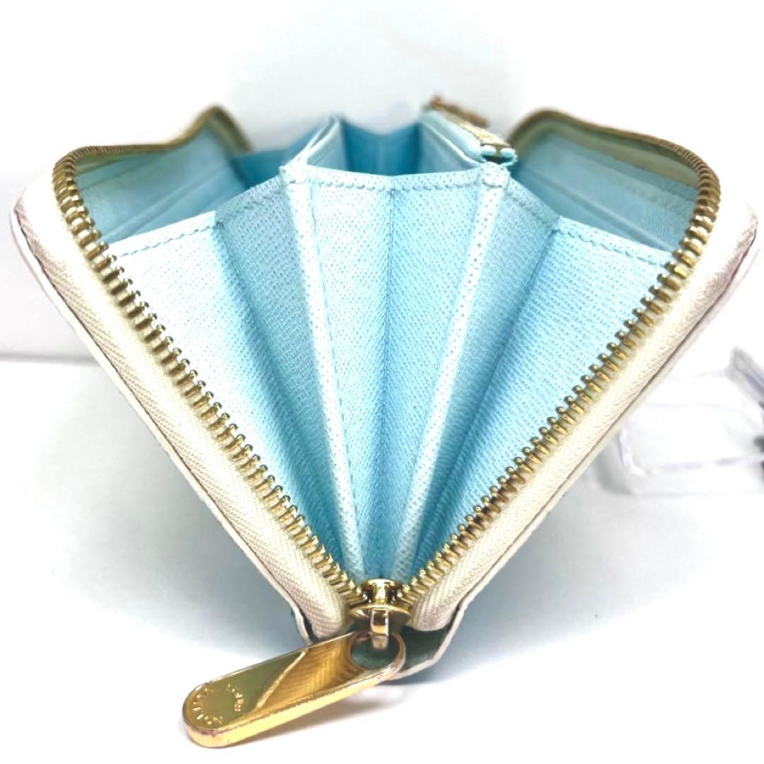 Louis Vuitton Monogram Giant Zippy Wallet by the Pool — view 3