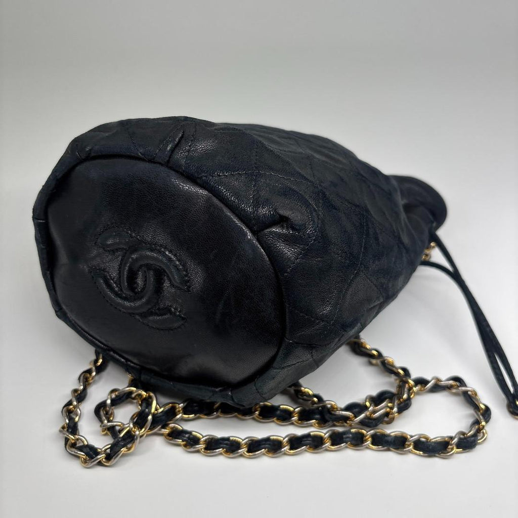 Chanel Drawstring Shoulder Bag Black Gold — view 7