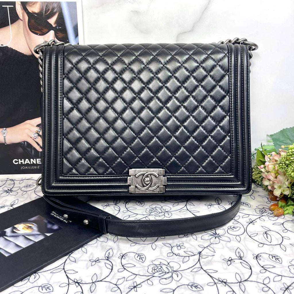 Chanel Boy Quilted 30 Shoulder — view 2