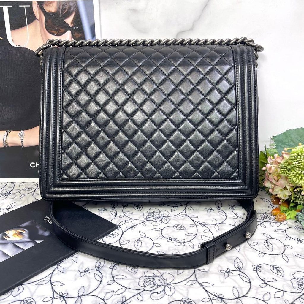Chanel Boy Quilted 30 Shoulder — view 3