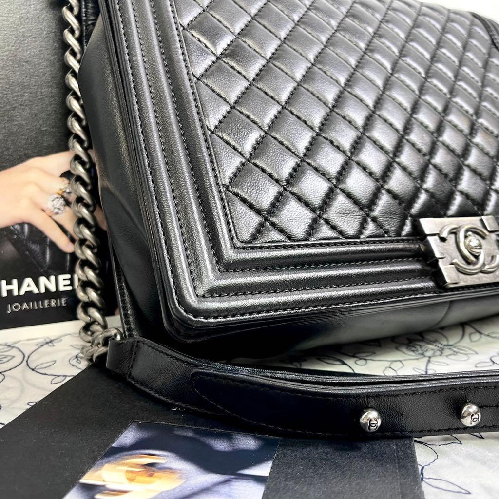 Chanel Boy Quilted 30 Shoulder — view 4