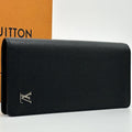 Louis Vuitton Portefeuille Brazza NM Taiga Silver Wallet