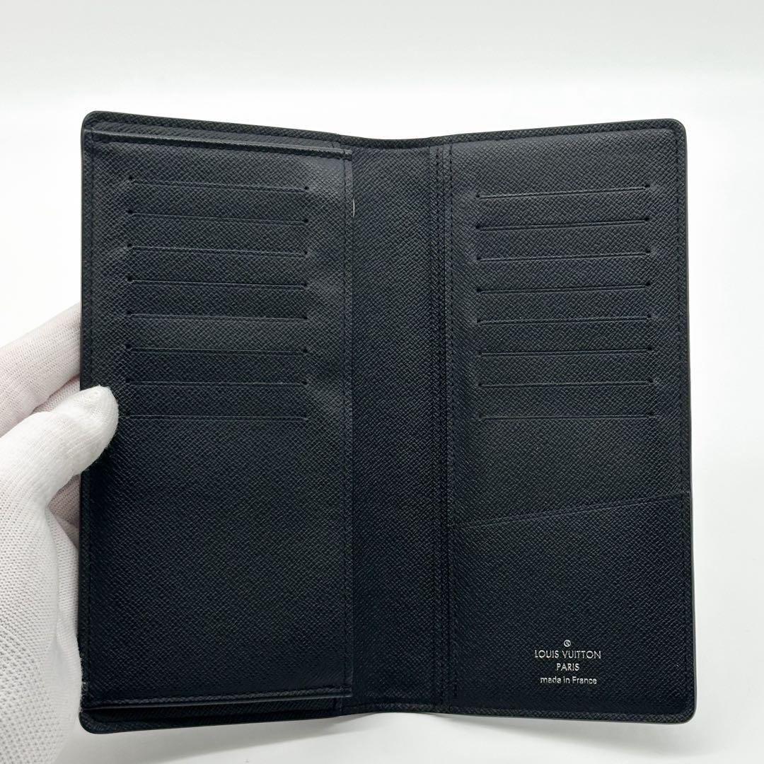 Louis Vuitton Portefeuille Brazza NM Taiga Silver Wallet — view 6