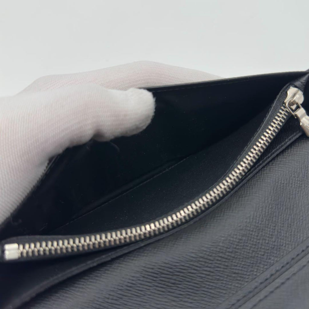 Louis Vuitton Portefeuille Brazza NM Taiga Silver Wallet — view 9