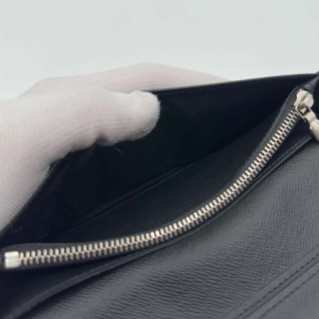 Louis Vuitton Portefeuille Brazza NM Taiga Silver Wallet — view 9