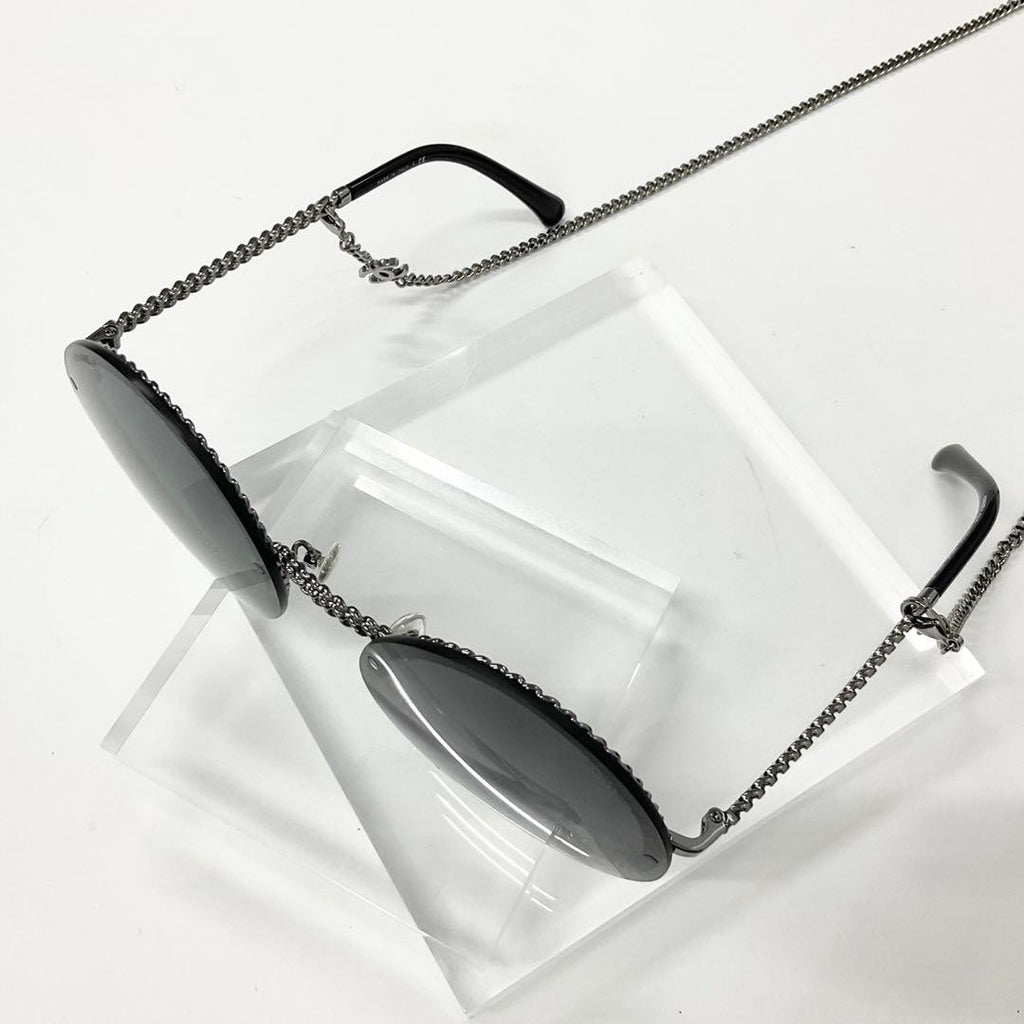 Chanel Sunglasses CC Logo Chain Eyewear Black — view 4