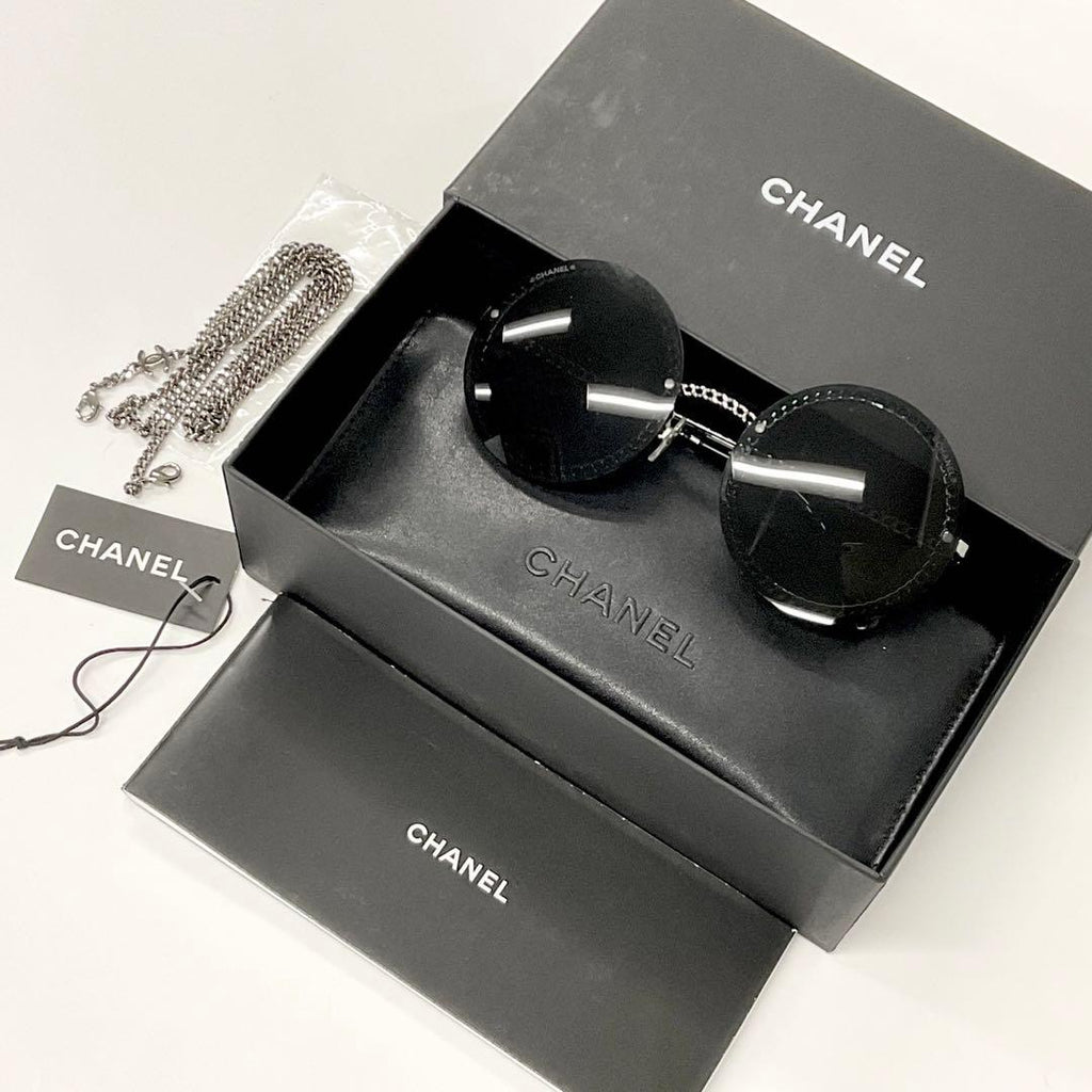 Chanel Sunglasses CC Logo Chain Eyewear Black — view 8