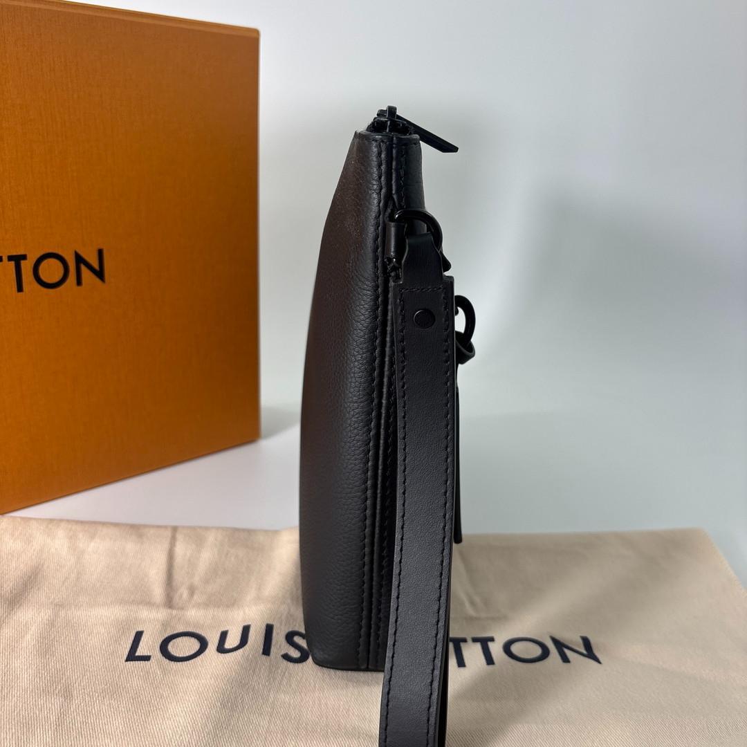 Louis Vuitton LV Aerogram Takeoff Pouch Clutch — view 4