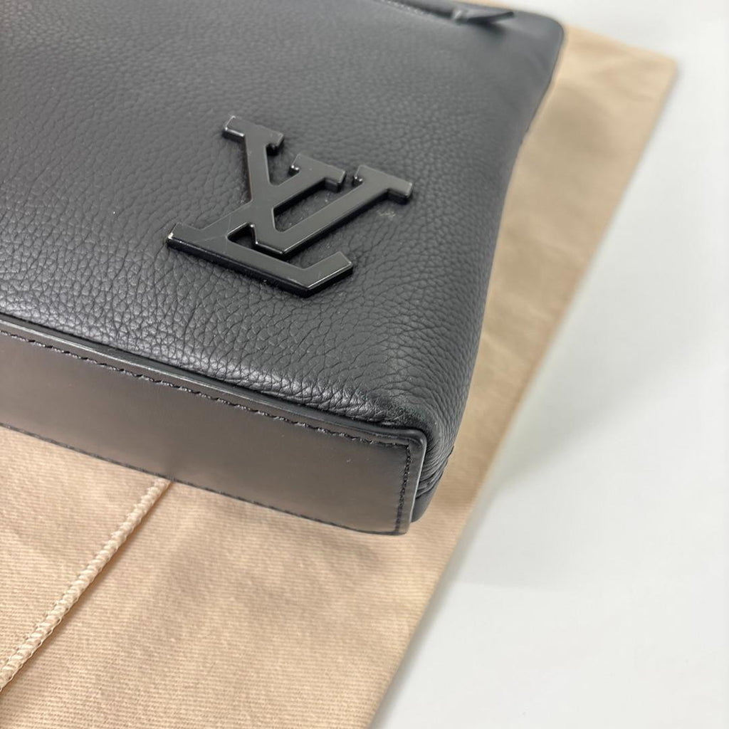 Louis Vuitton LV Aerogram Takeoff Pouch Clutch — view 6