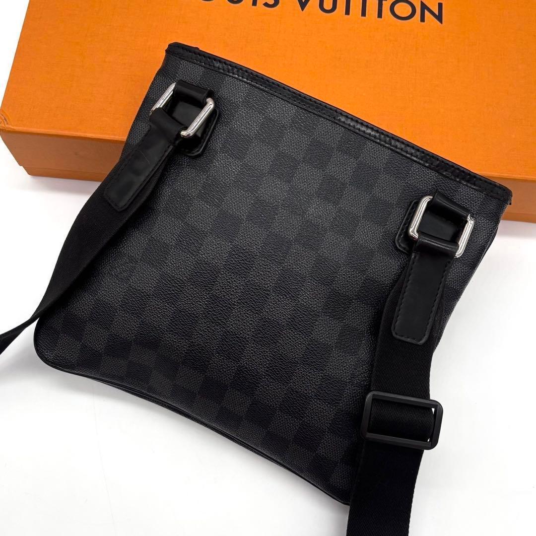 Louis Vuitton Damier Graphite Thomas Shoulder Bag Gray — view 2