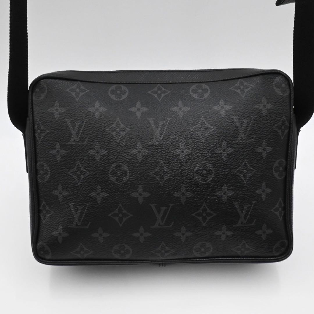 Louis Vuitton Taigarama Outdoor Messenger Shoulder Bag Blue — view 3