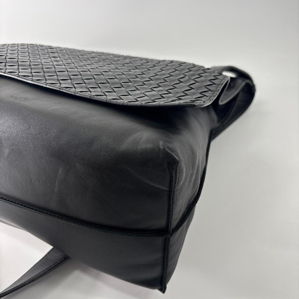 Bottega Veneta Super Shoulder Bag Leather Intrecciato Black — view 7