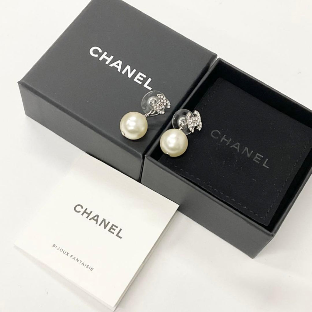 Chanel Earrings CC Logo Rhinestone Pearl Silver — view 9