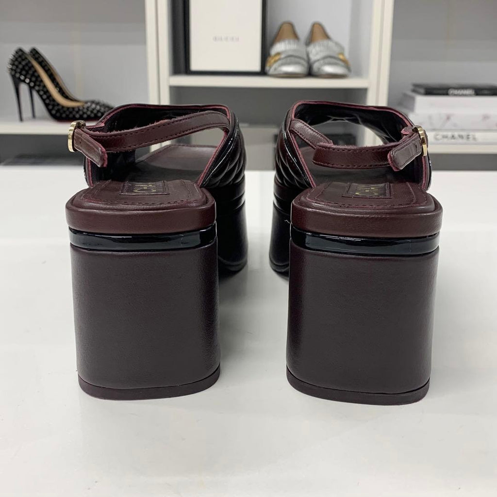 Chanel CC Logo Leather Quilted Ring Back Sandals Brown — view 7