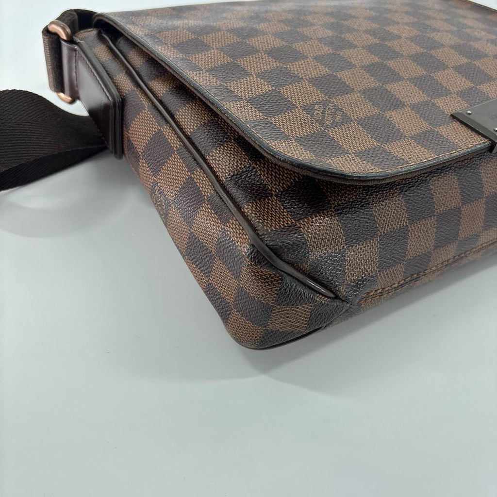 Louis Vuitton District PM Shoulder Bag Damier Ebene — view 7