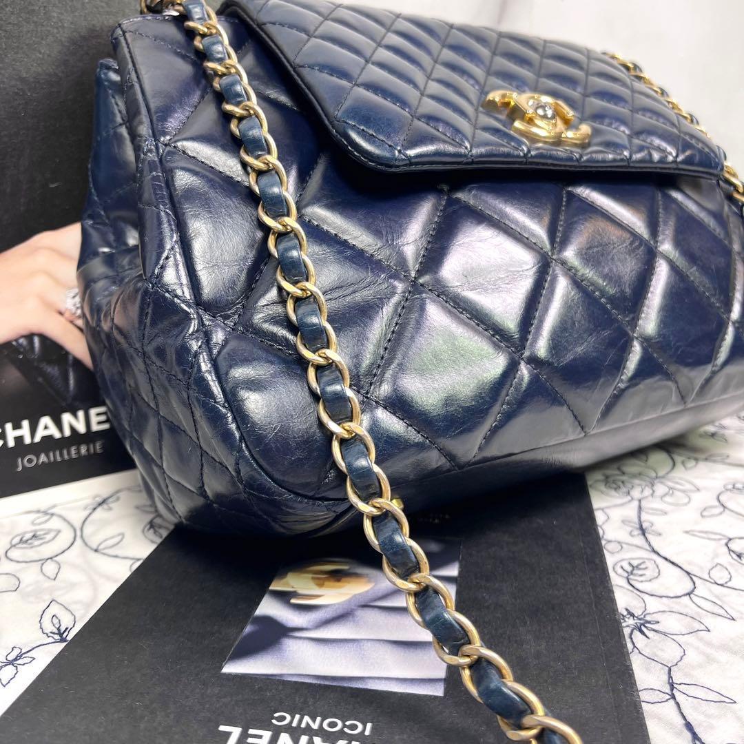 Chanel Quilted Chain Shoulder Bag Lambskin — view 4