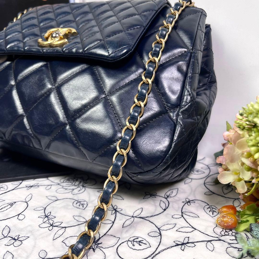 Chanel Quilted Chain Shoulder Bag Lambskin — view 5
