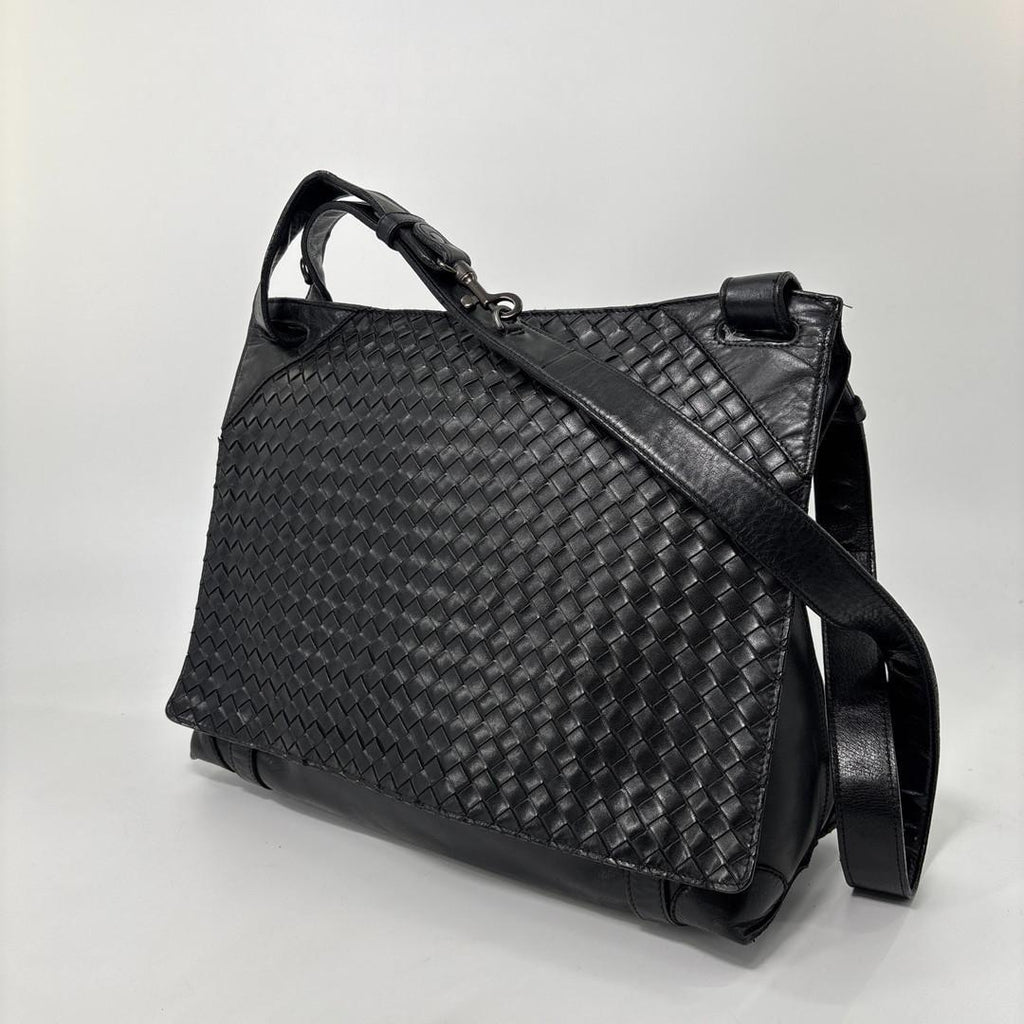 Bottega Veneta Super Shoulder Bag Leather Intrecciato Black — view 2