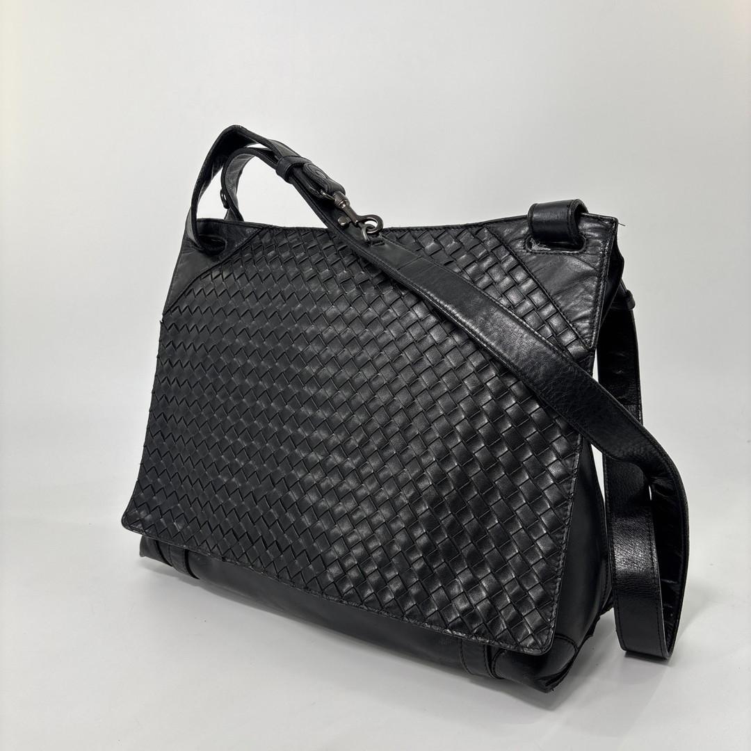 Bottega Veneta Super Shoulder Bag Leather Intrecciato Black — view 2