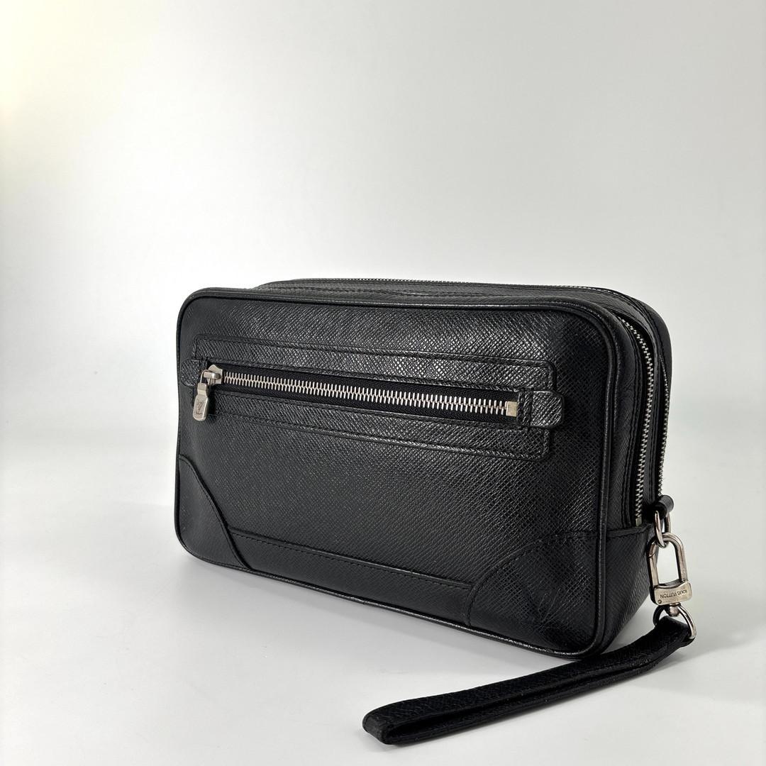 Louis Vuitton Taiga Pavel Second Bag Black — view 2