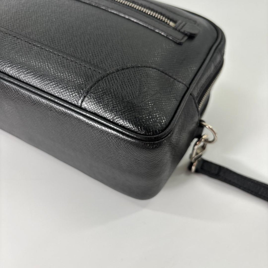 Louis Vuitton Taiga Pavel Second Bag Black — view 8