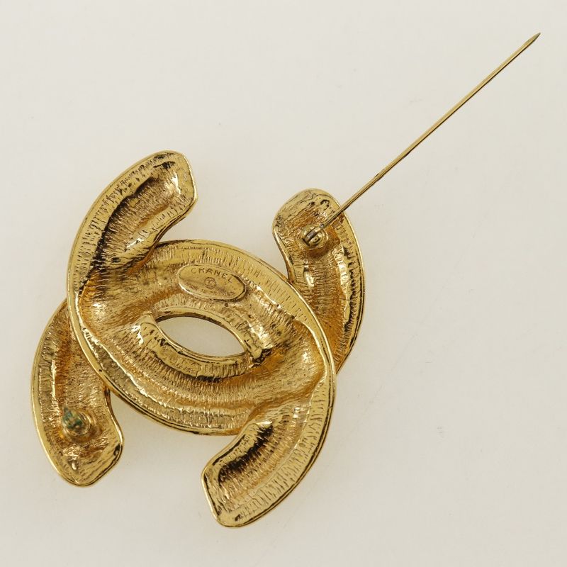 Chanel Coco Mark Quilted Gold Plated 32.4 g Brooch — view 5