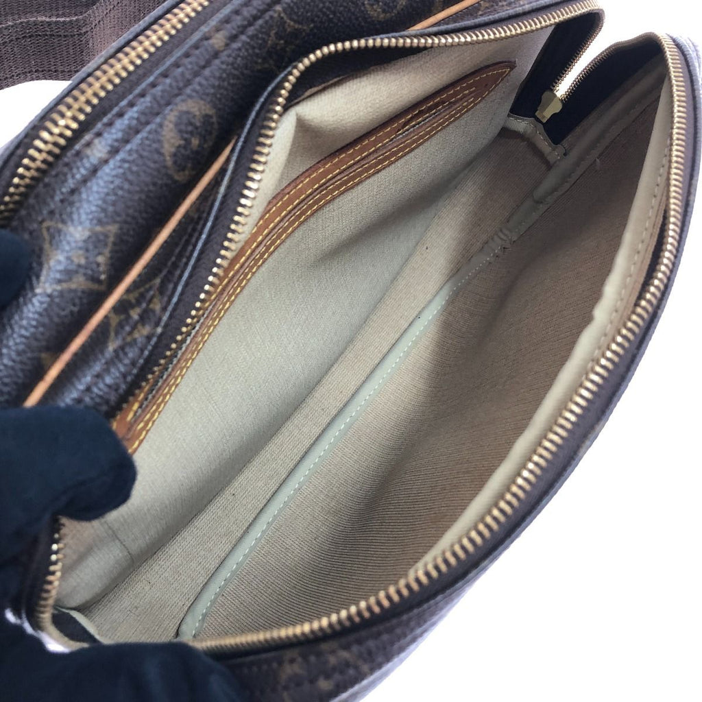 Louis Vuitton Monogram Reporter PM — view 5