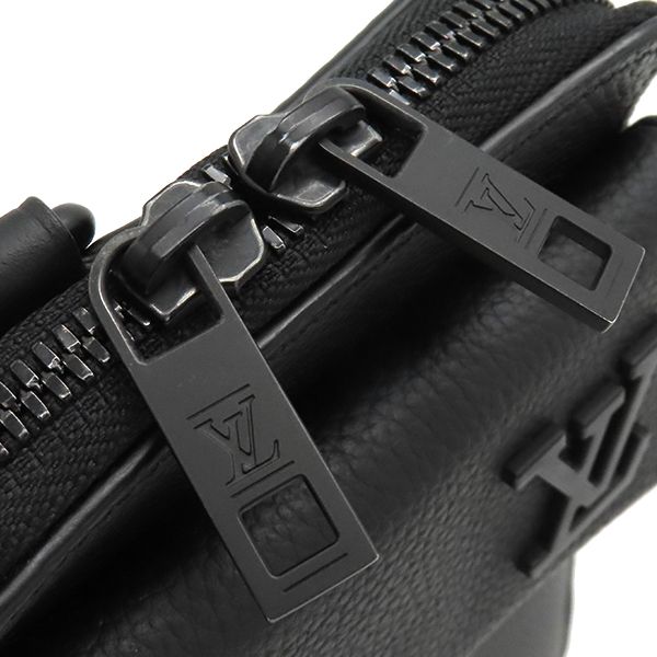 Louis Vuitton Shoulder Bag Aerogram Phone Pouch Grain Leather Black Matte — view 5