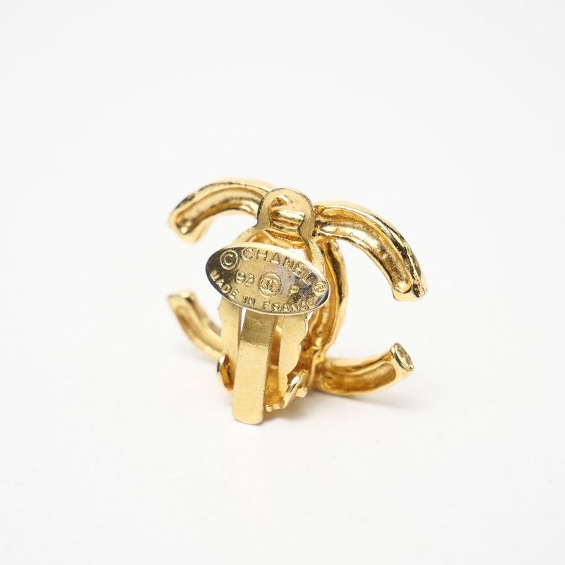 Chanel Vintage Earrings 93 P One Ear CC Logo Coco — view 6