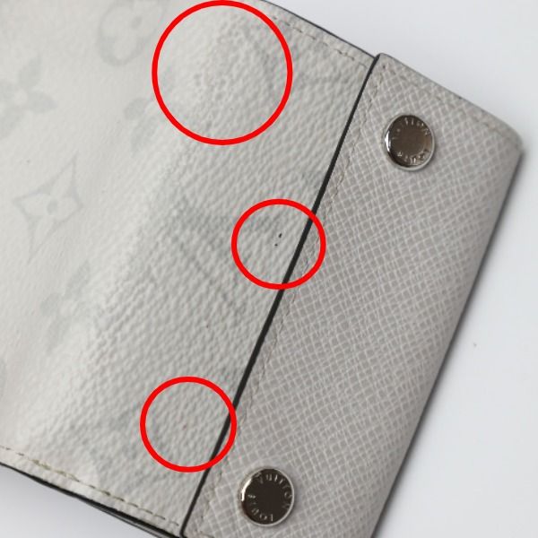 Louis Vuitton Taiga Diss Cabas Lee Compact Wallet — view 4