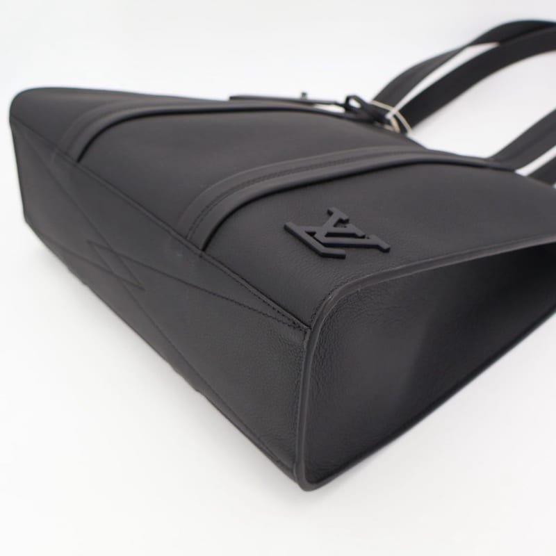 Louis Vuitton Aerogram Take Off Tote Leather Handbag — view 4
