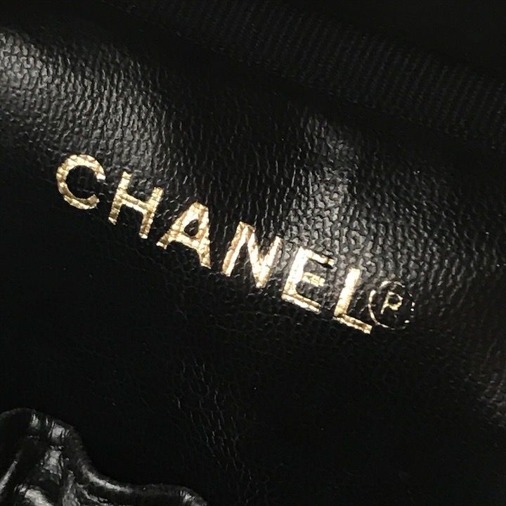 Chanel CC Logo Caviar Leather Vanity Hand Bag Black — view 9