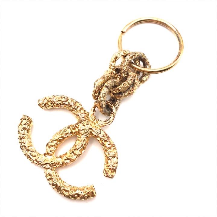 Chanel CC Logo Lava Magma Gold Key Holder Key — view 2