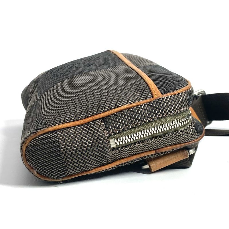 Louis Vuitton Body Bag Acrobat Damier Geant Canvas Tail Khaki — view 5