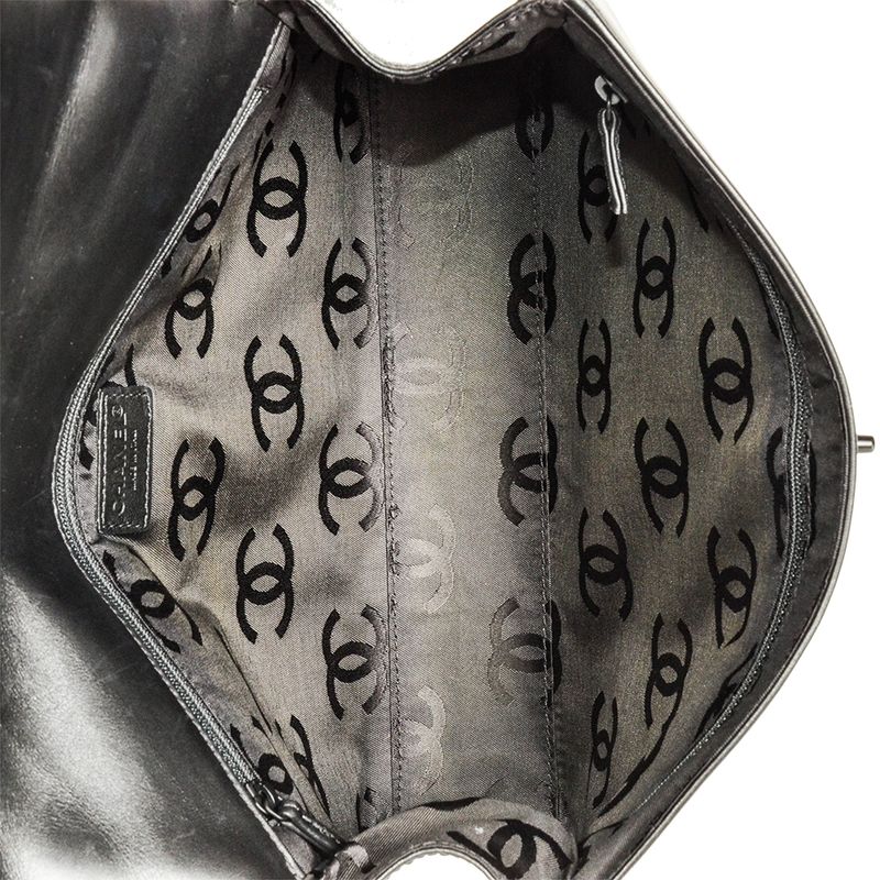 Chanel Chain Shoulder Bag Lambskin Black 7 Figures 6 Units — view 5