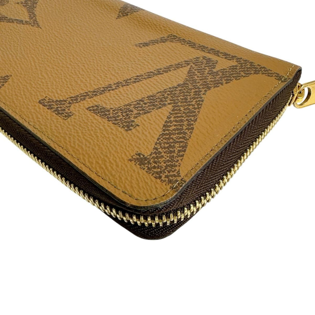 Louis Vuitton Monogram Giant Long Wallet Zippy — view 6