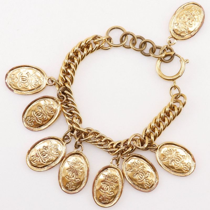 Chanel Medallion Charm Coco Mark Chain Gold Plated 83.4 g Bracelet — view 6